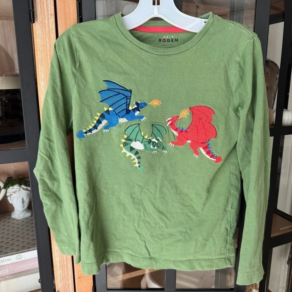 Mini Boden dragons embroidered long sleeve tee olive boys crewneck red blue fire